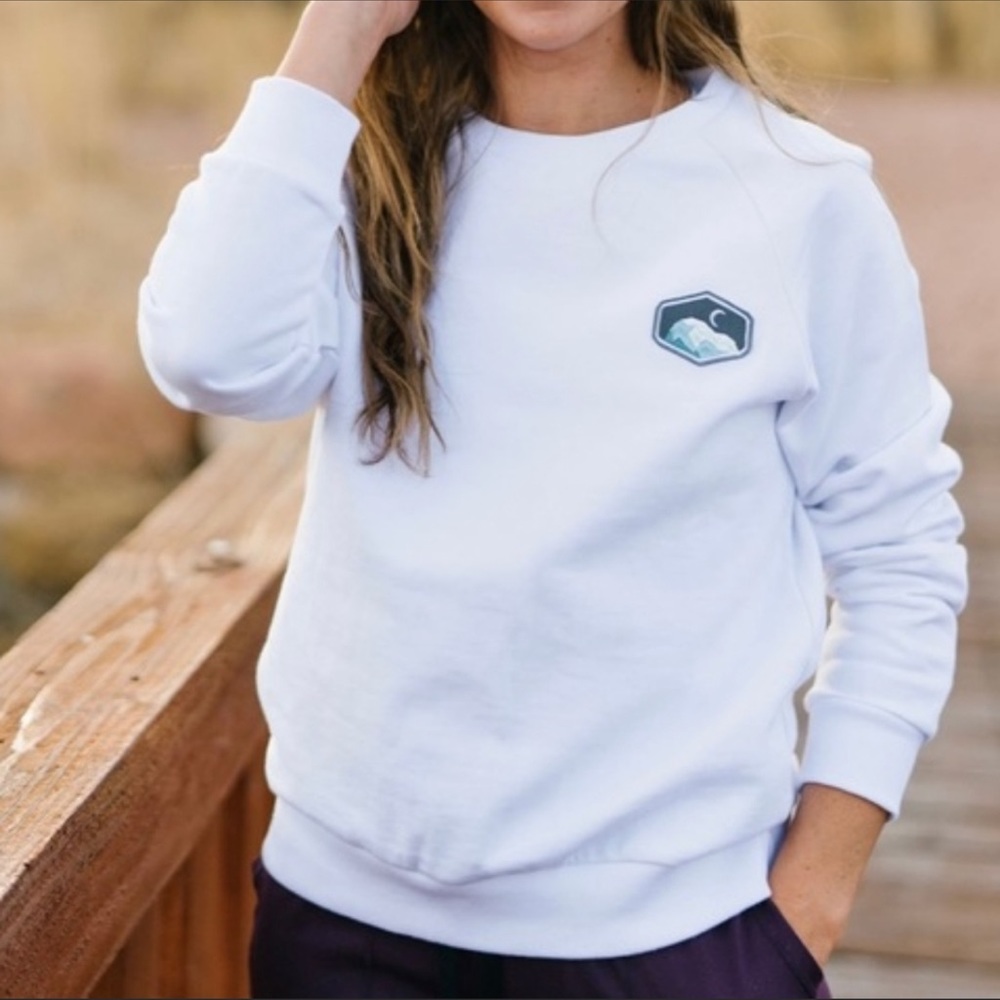Zyia White Mountain Patch Logo Crew Neck Boxy Sweatshirt White Size XL